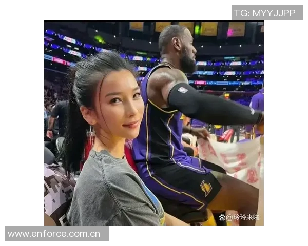 坐老詹身后神秘美女身份揭秘日本性感女星身材惊艳引热议