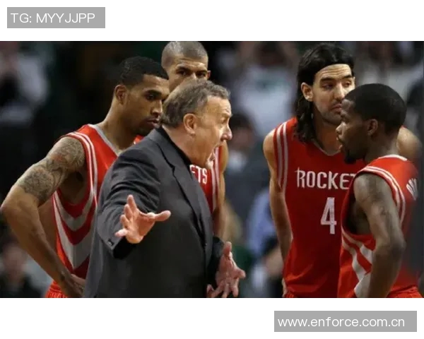 阿德尔曼批评C约翰逊放弃投篮以迎合球队风格的做法