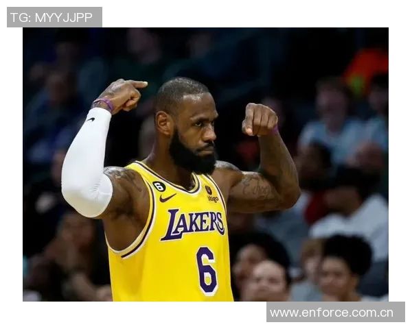 费尔斯表现抢眼12投8中砍下21分6篮板4抢断三分球命中率高达75